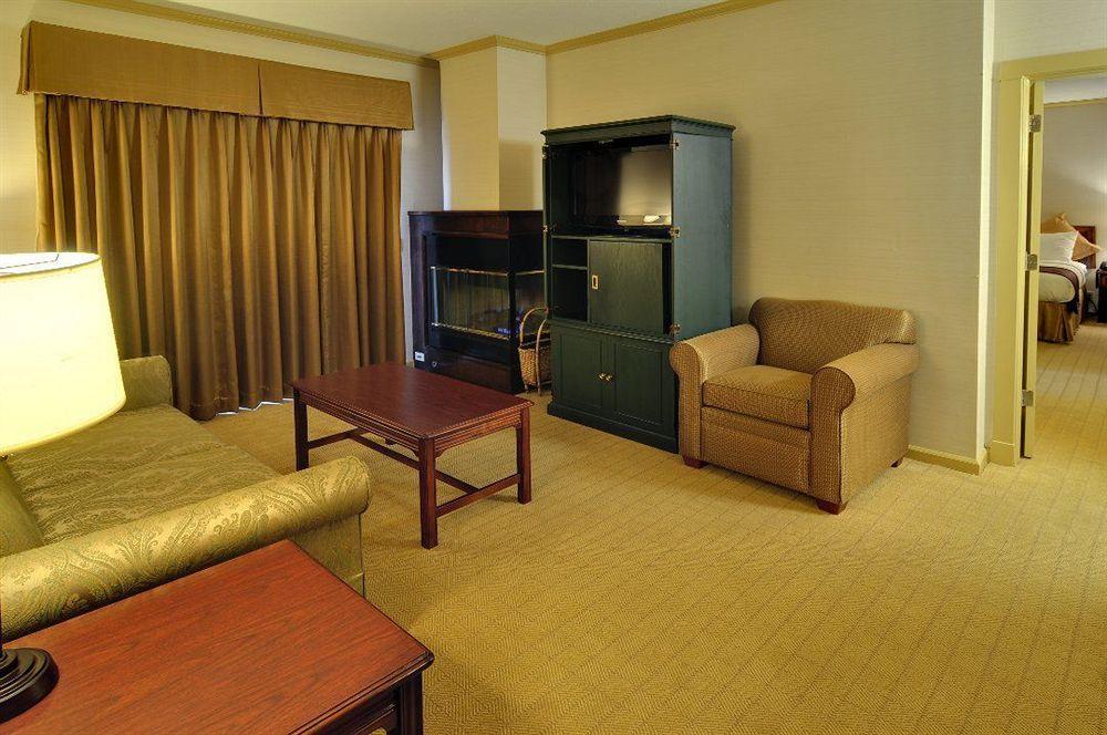Best Western Plus Palm Court Hotel Davis Eksteriør bilde