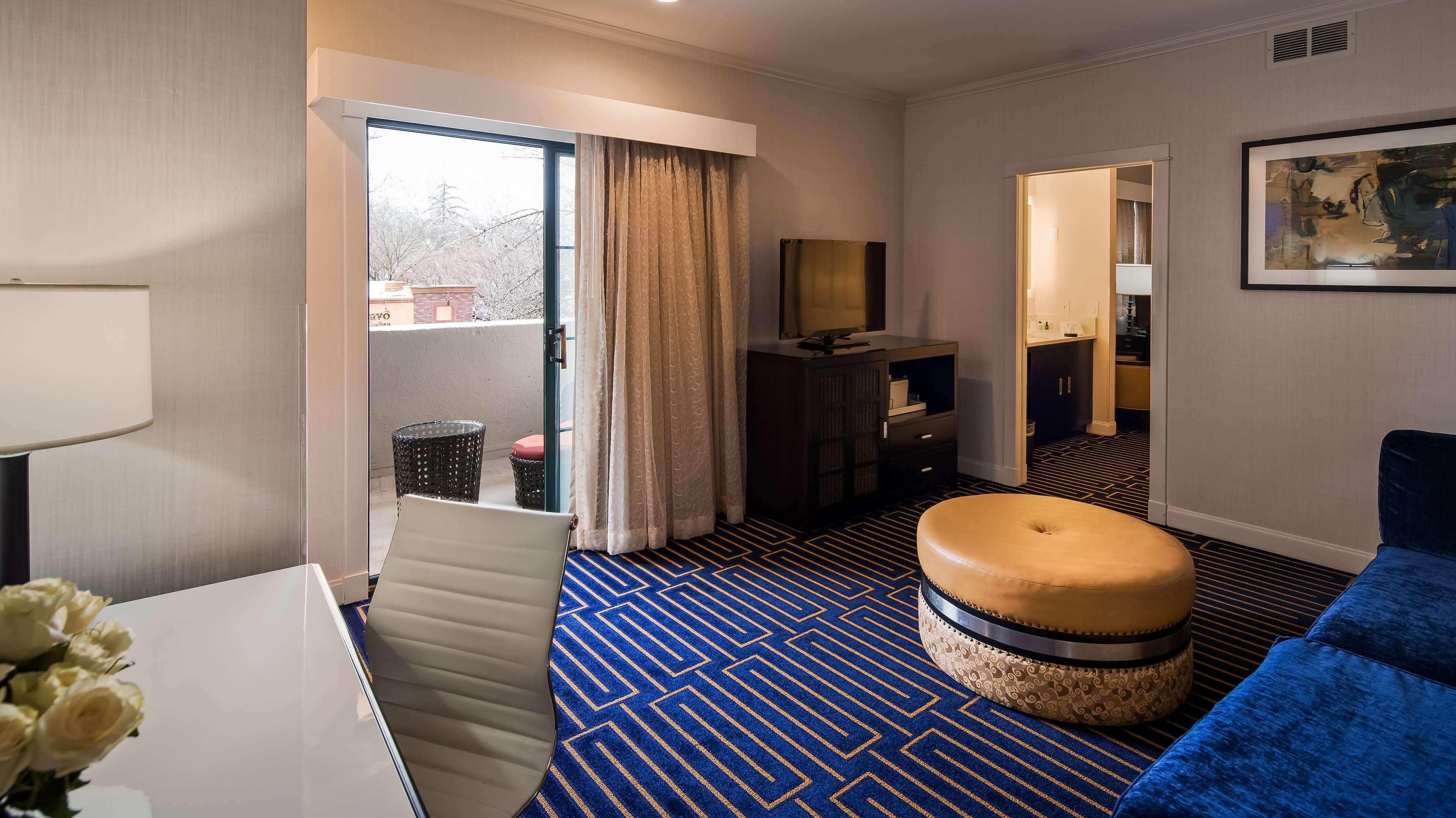 Best Western Plus Palm Court Hotel Davis Eksteriør bilde