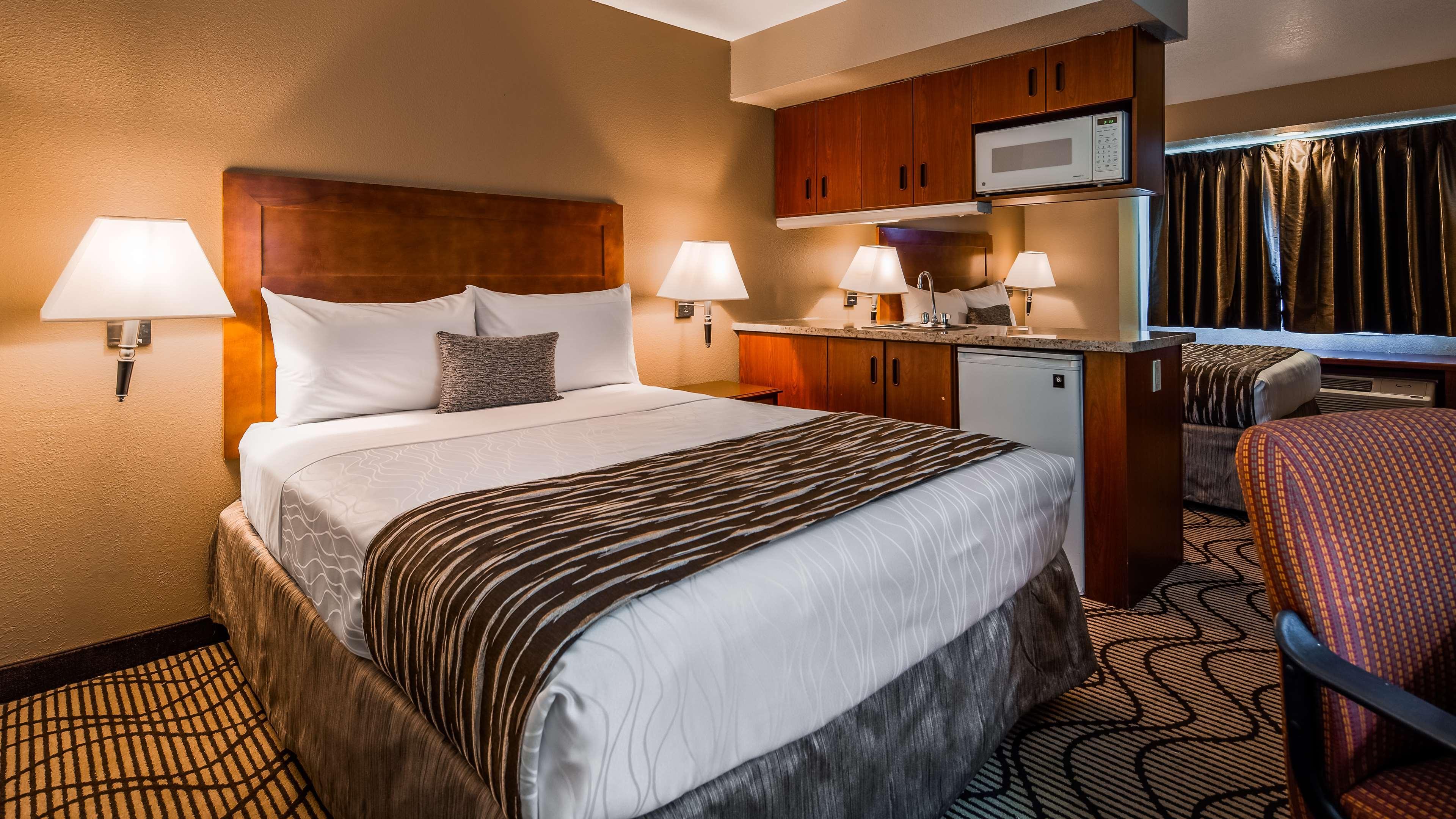 Best Western Plus Palm Court Hotel Davis Eksteriør bilde