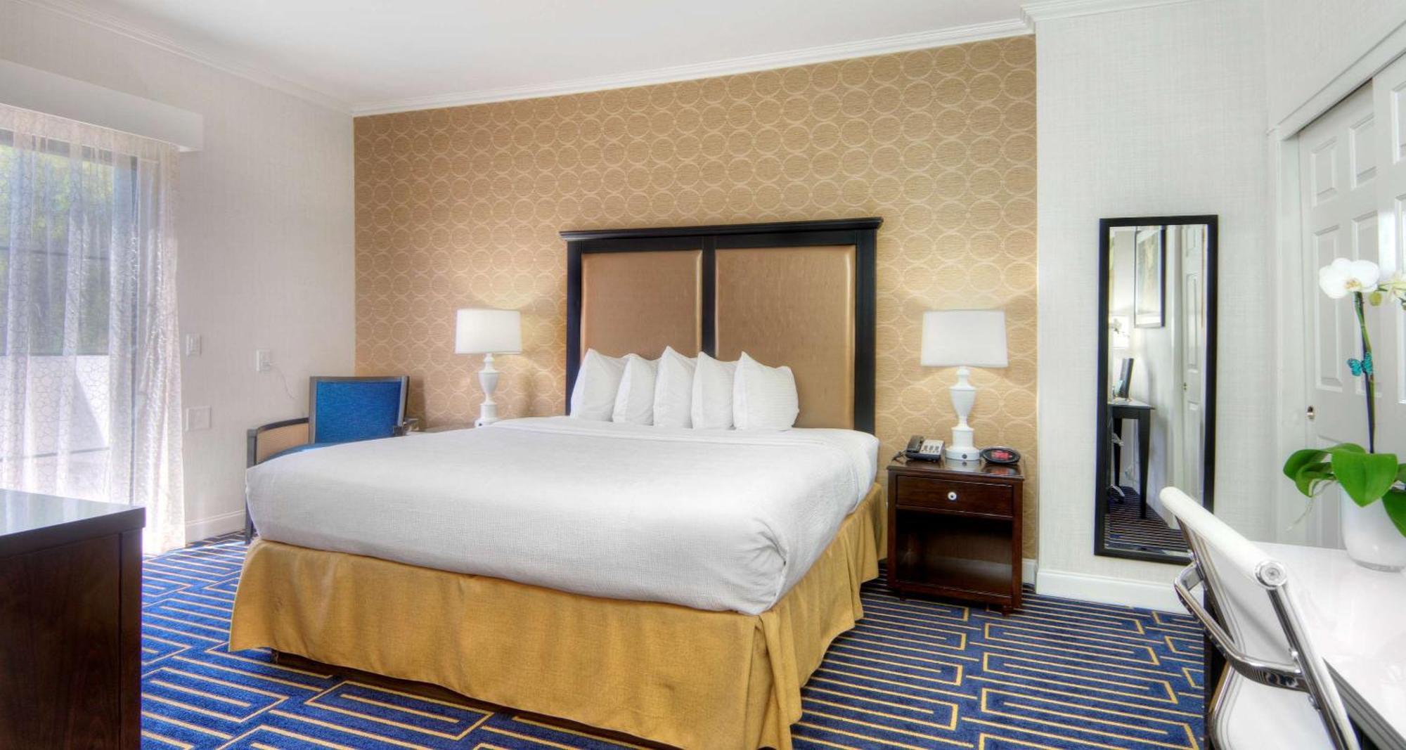 Best Western Plus Palm Court Hotel Davis Eksteriør bilde