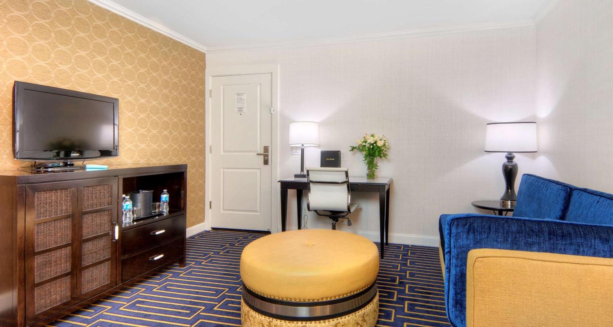 Best Western Plus Palm Court Hotel Davis Eksteriør bilde