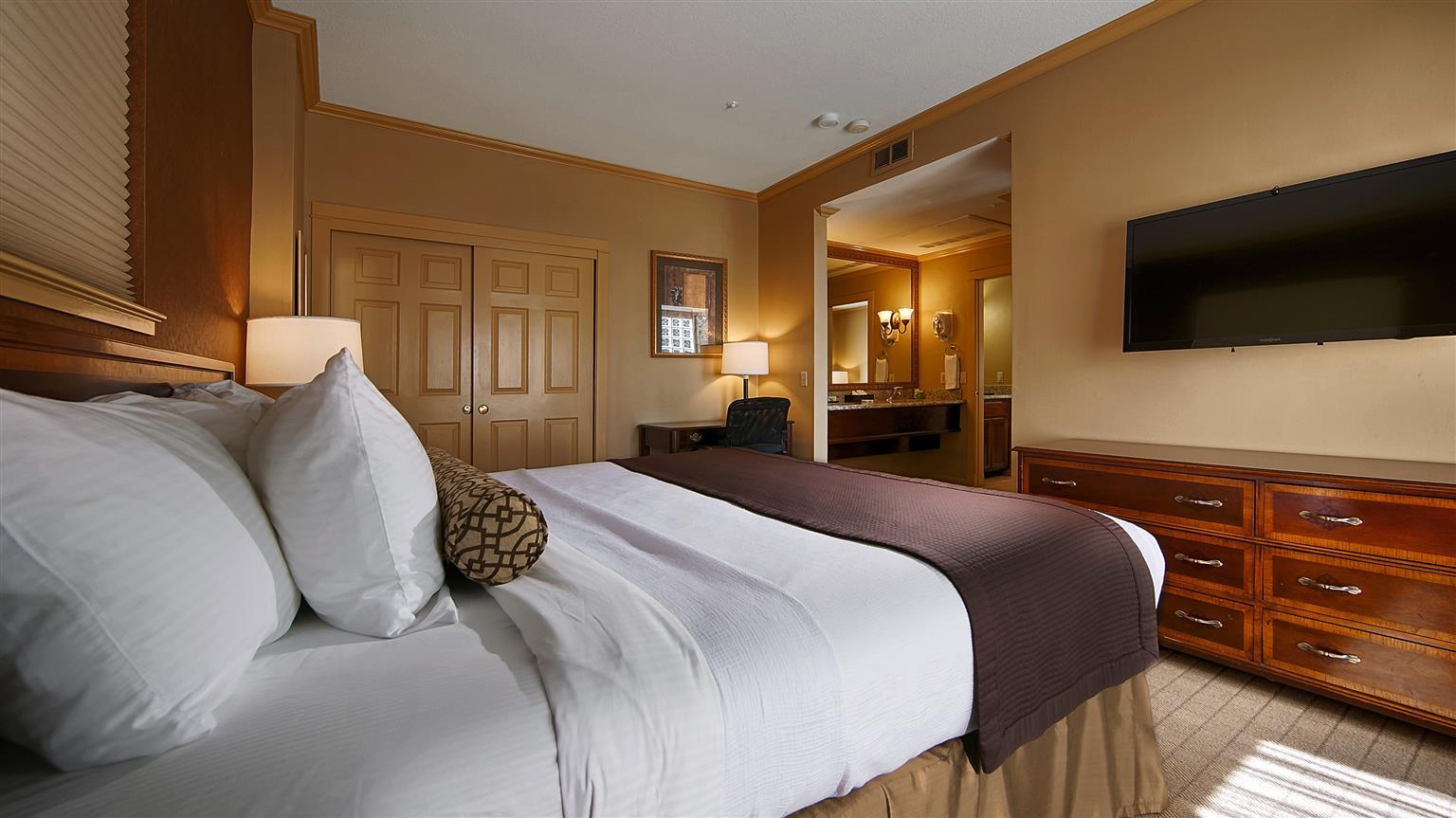 Best Western Plus Palm Court Hotel Davis Eksteriør bilde