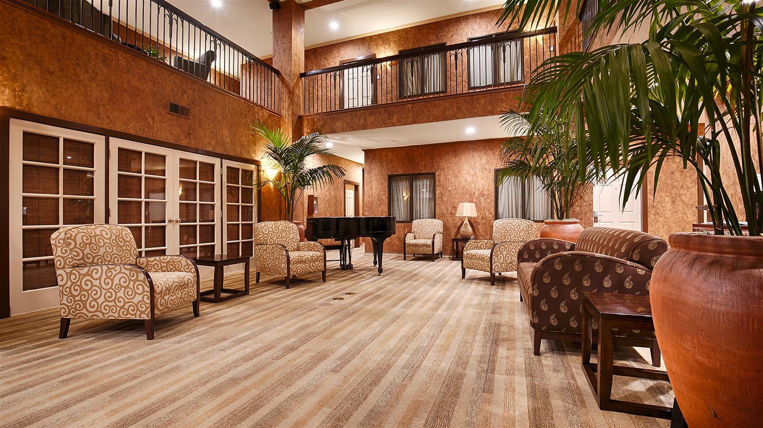 Best Western Plus Palm Court Hotel Davis Eksteriør bilde
