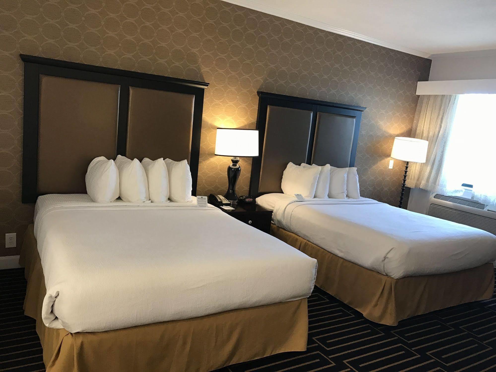 Best Western Plus Palm Court Hotel Davis Eksteriør bilde