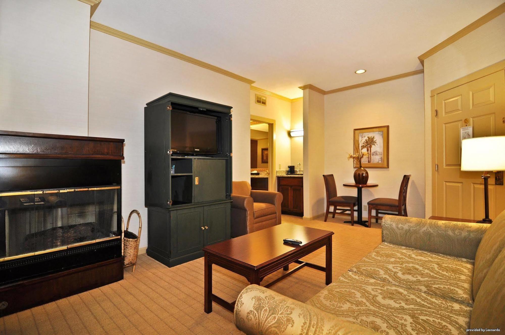 Best Western Plus Palm Court Hotel Davis Rom bilde