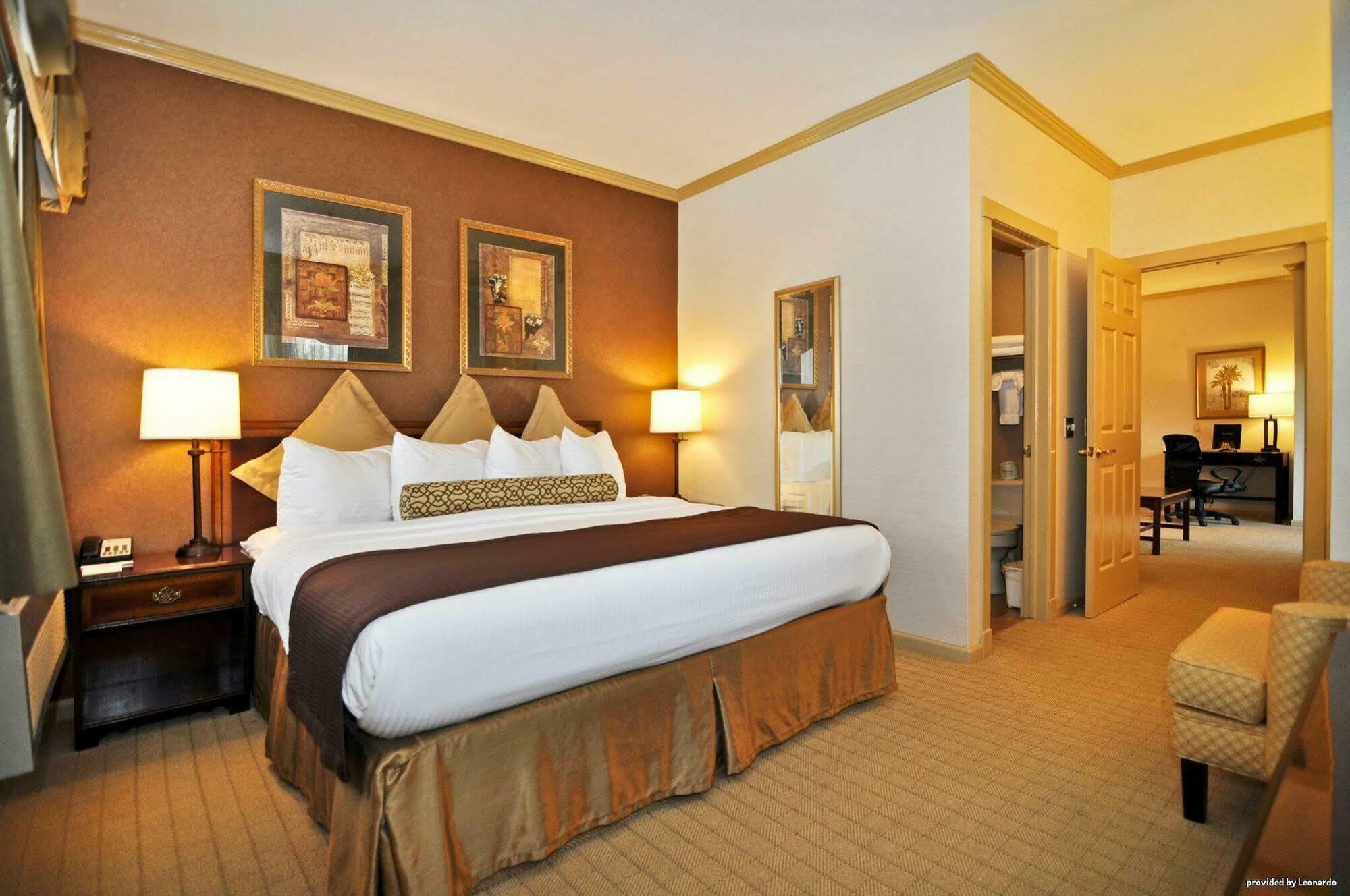 Best Western Plus Palm Court Hotel Davis Eksteriør bilde