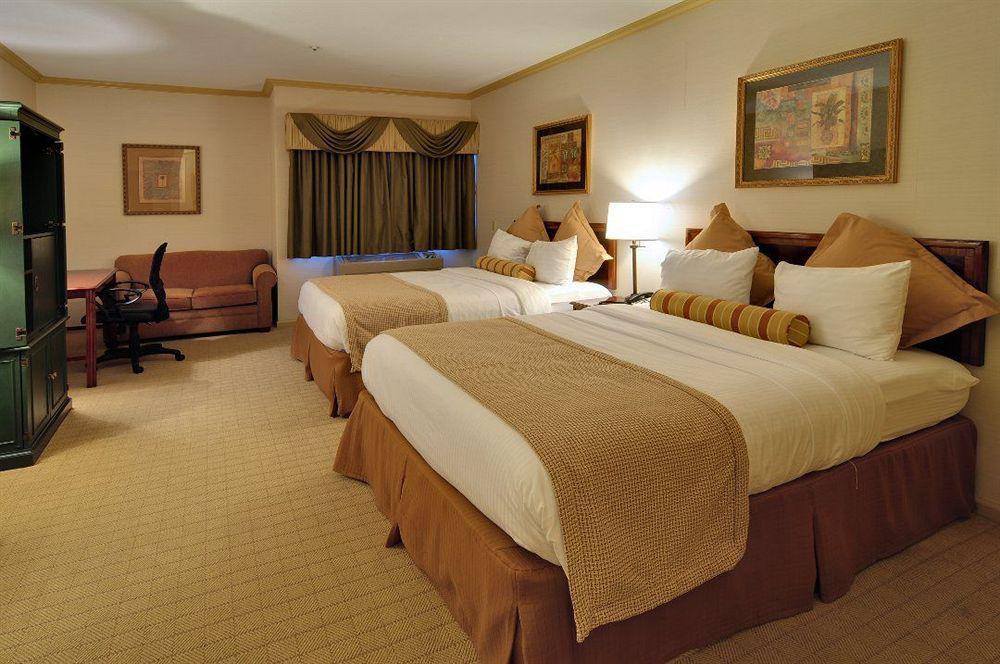 Best Western Plus Palm Court Hotel Davis Rom bilde