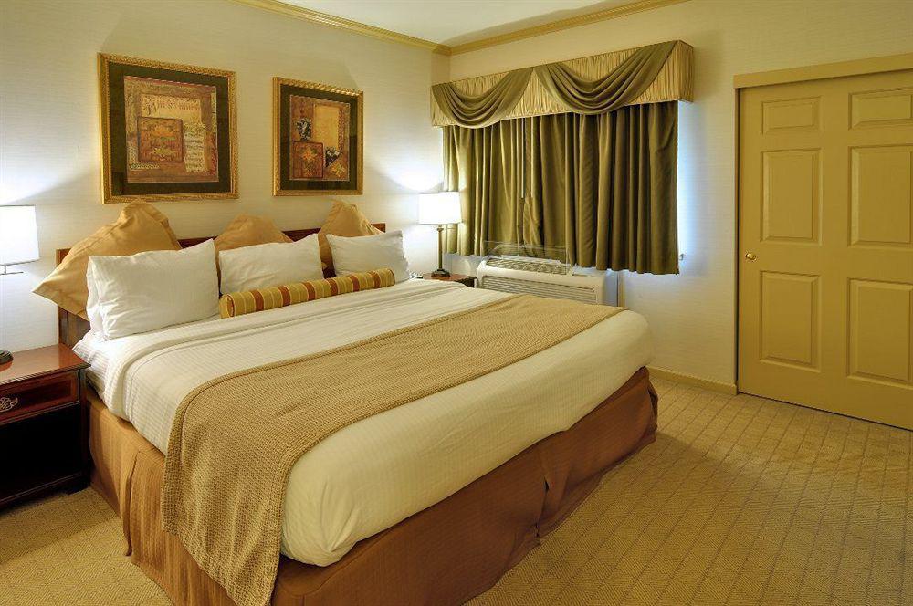 Best Western Plus Palm Court Hotel Davis Eksteriør bilde